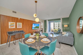 Colorful and Modern Condo just 10 min from Disney Balcony with sweeping view 2SL205